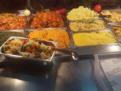 Bucatareasa la Rustic in Park Lake Titan 7000ron